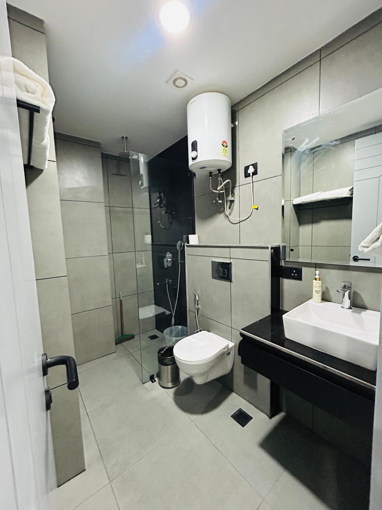 Bedchambers Luxury Apartment Near Golf Course Road Gurgaon Luaran gambar
